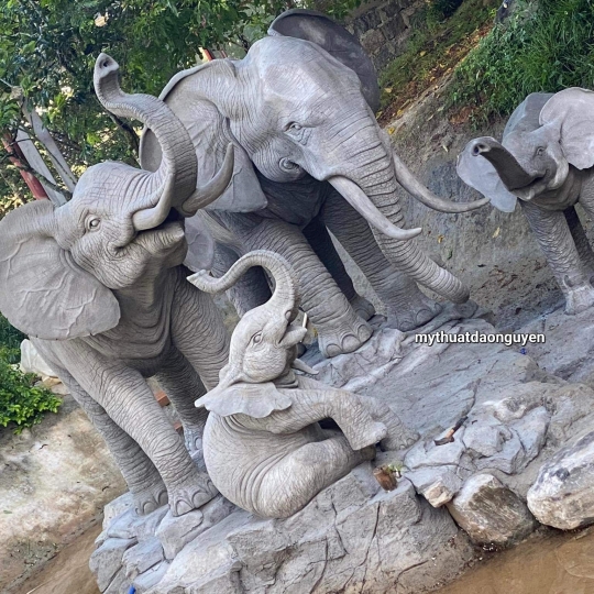 Tượng Voi Trang Trí Cảnh Quang