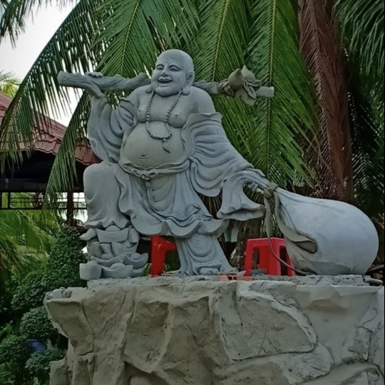 Tượng Di Lạc Kéo Bị Tiền Bằng Xi Măng 