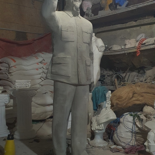 Tượng Bác Hồ Bằng Xi Măng 