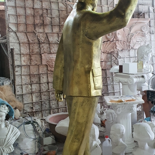 Tượng Bác Hồ Bằng Xi Măng 