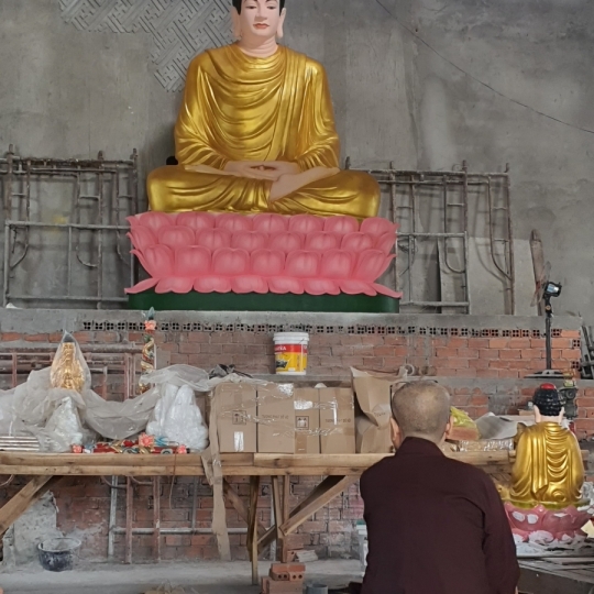 Đắp Vẽ Trực Tiếp Tượng Phật Thích Ca Bằng Xi Măng