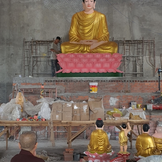 Đắp Vẽ Trực Tiếp Tượng Phật Thích Ca Bằng Xi Măng