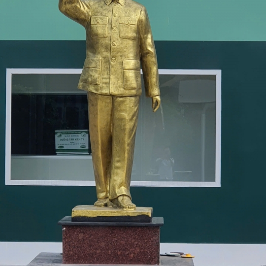 Tượng Bác Hồ Bằng Xi Măng 