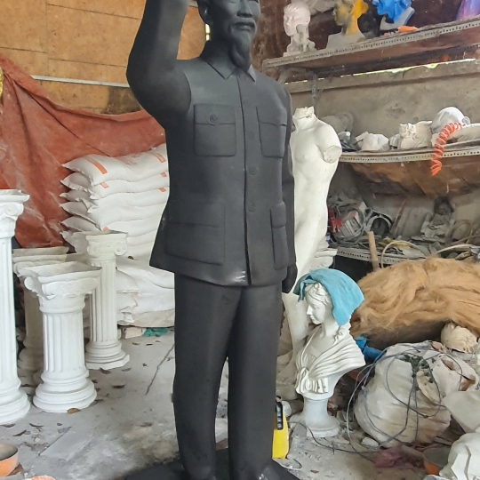 Tượng Bác Hồ Bằng Xi Măng 