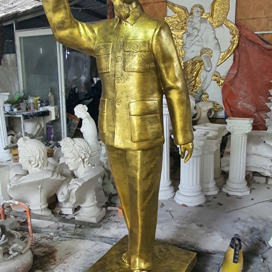 Tượng Bác Hồ Bằng Xi Măng 