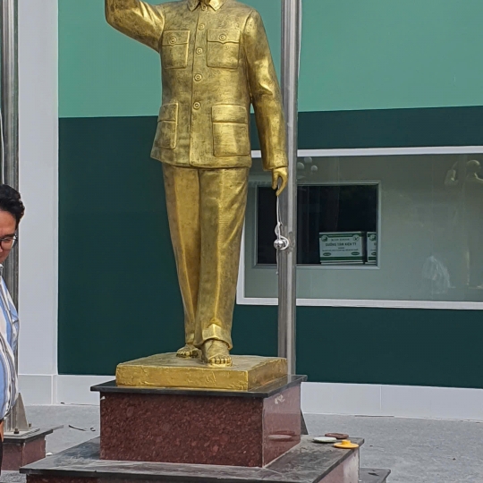 Tượng Bác Hồ Bằng Xi Măng 