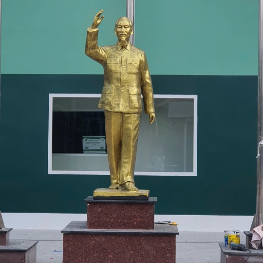 Tượng Bác Hồ Bằng Xi Măng 
