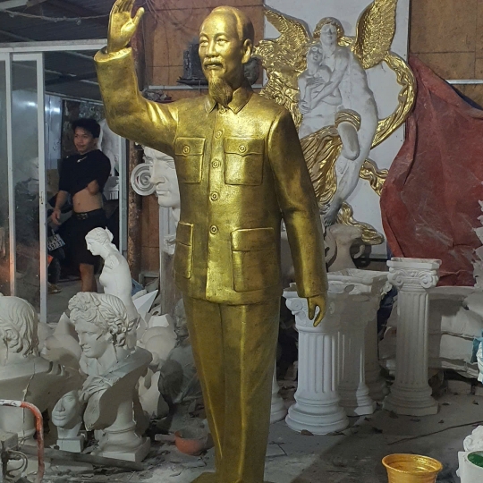 Tượng Bác Hồ Bằng Xi Măng 