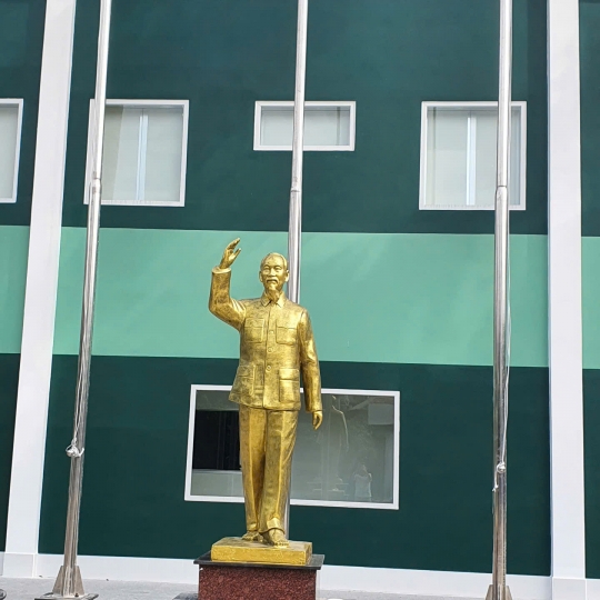 Tượng Bác Hồ Bằng Xi Măng 