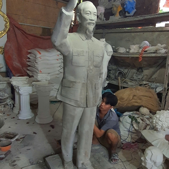 Tượng Bác Hồ Bằng Xi Măng 