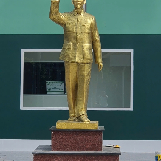 Tượng Bác Hồ Bằng Xi Măng 
