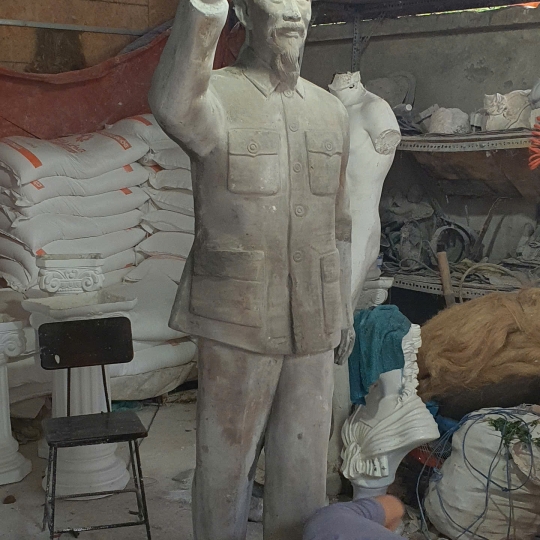 Tượng Bác Hồ Bằng Xi Măng 