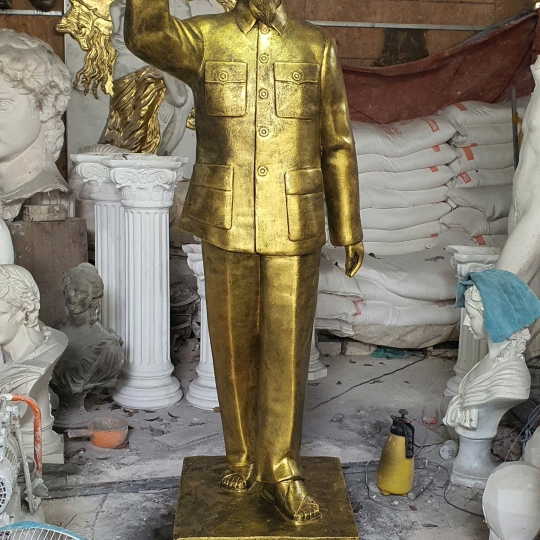 Tượng Bác Hồ Bằng Xi Măng 