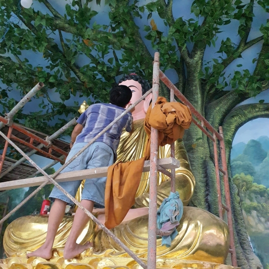 Tượng Bổn Sư Ngồi Đài Sen Sơn Dát Vàng