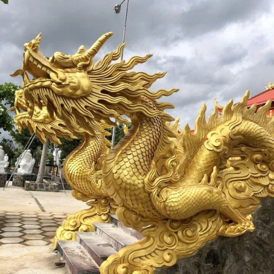 Tượng Cầu Thang Rồng