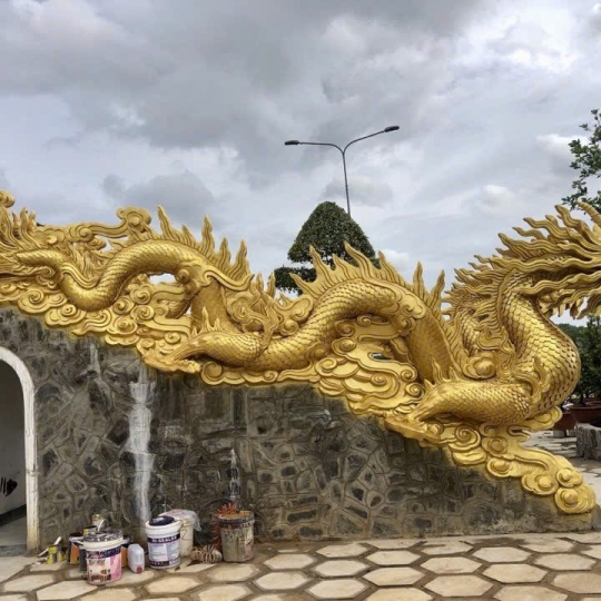Tượng Cầu Thang Rồng