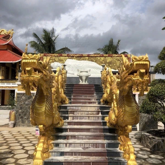 Tượng Cầu Thang Rồng