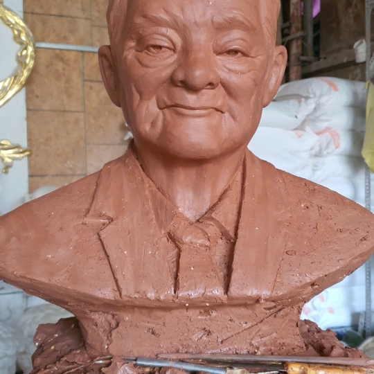 Tượng Chân Dung Bán Thân Theo Yêu Cầu