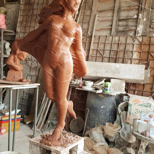 Tượng Nghệ Thuật Cô Gái Trong Gió