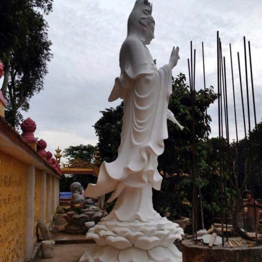 Tượng Phật Bà Quan Âm Đứng Cao 3,5 Mét