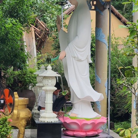 Tượng Phật Quan Âm Bằng Xi Măng Đứng Cao 3,5 Mét