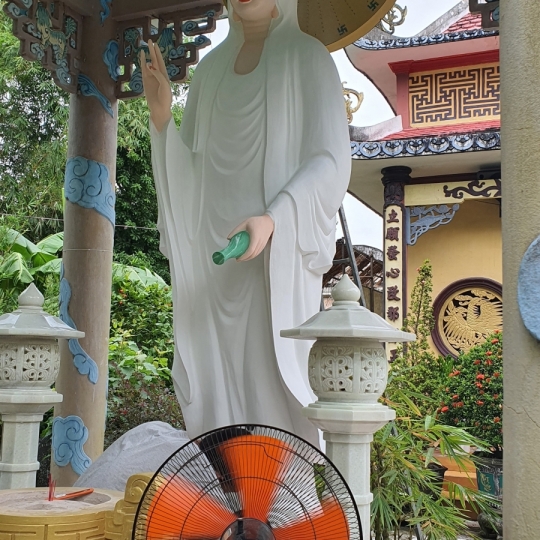 Tượng Phật Quan Âm Bằng Xi Măng Đứng Cao 3,5 Mét