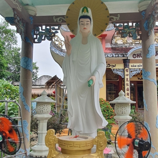 Tượng Phật Quan Âm Bằng Xi Măng Đứng Cao 3,5 Mét