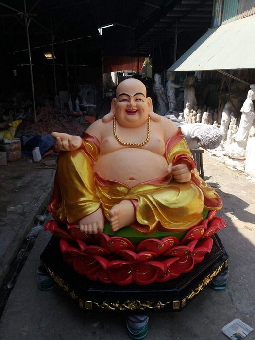 Tượng Di Lặc bằng xi măng tạo hình thủ công