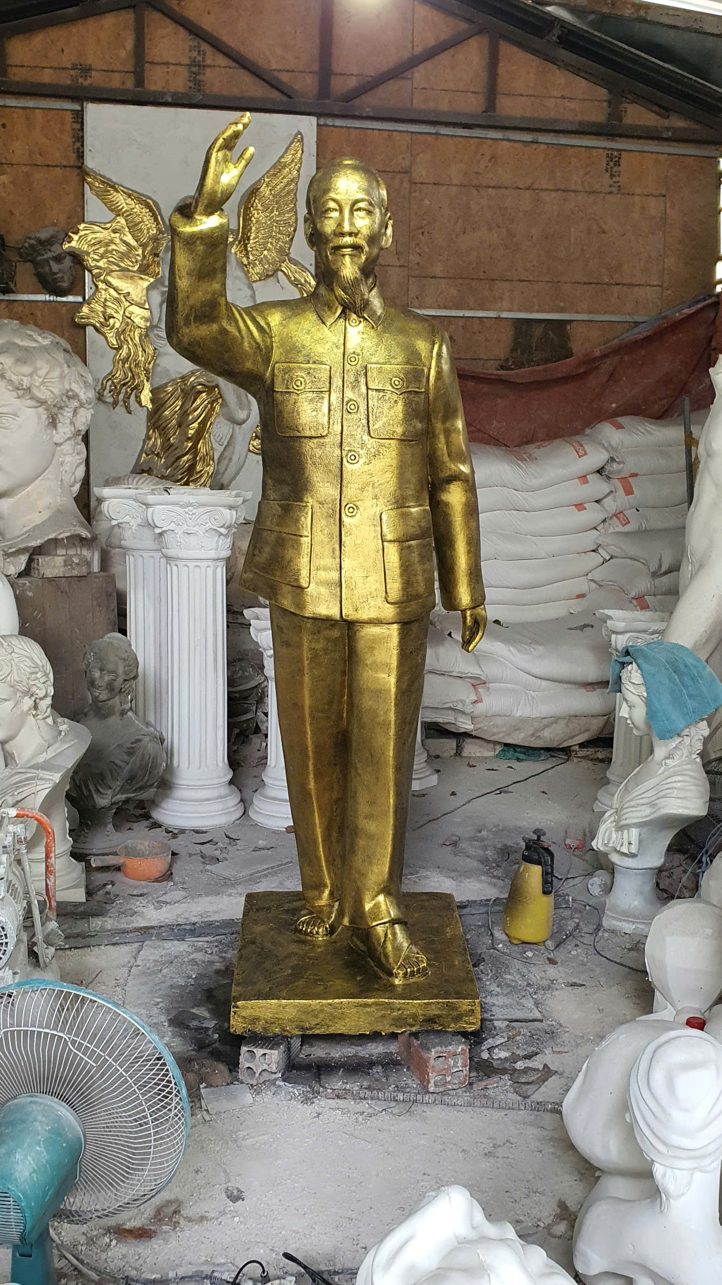 đắp tượng bằng xi măng