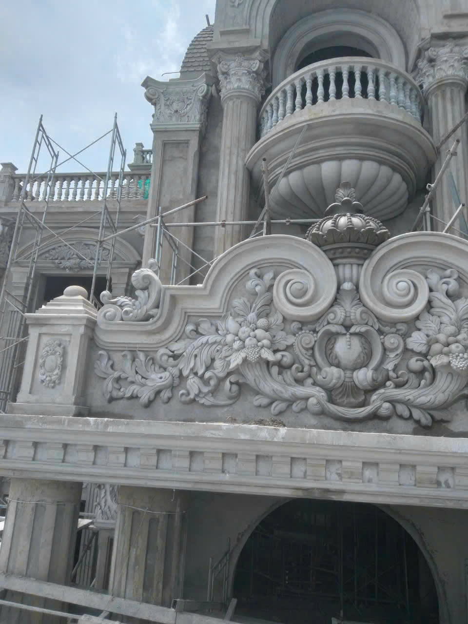 phào chỉ xi măng trang trí biệt thự