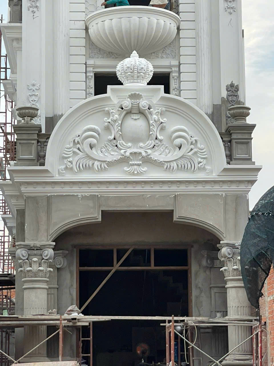 thi công phù điêu hoa văn xi măng