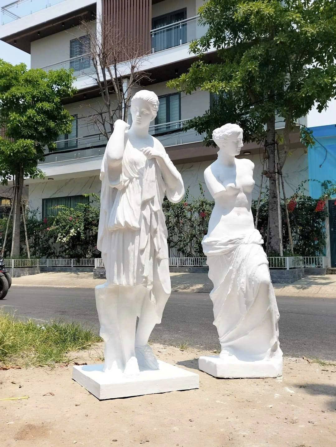 tượng trang trí bằng xi măng
