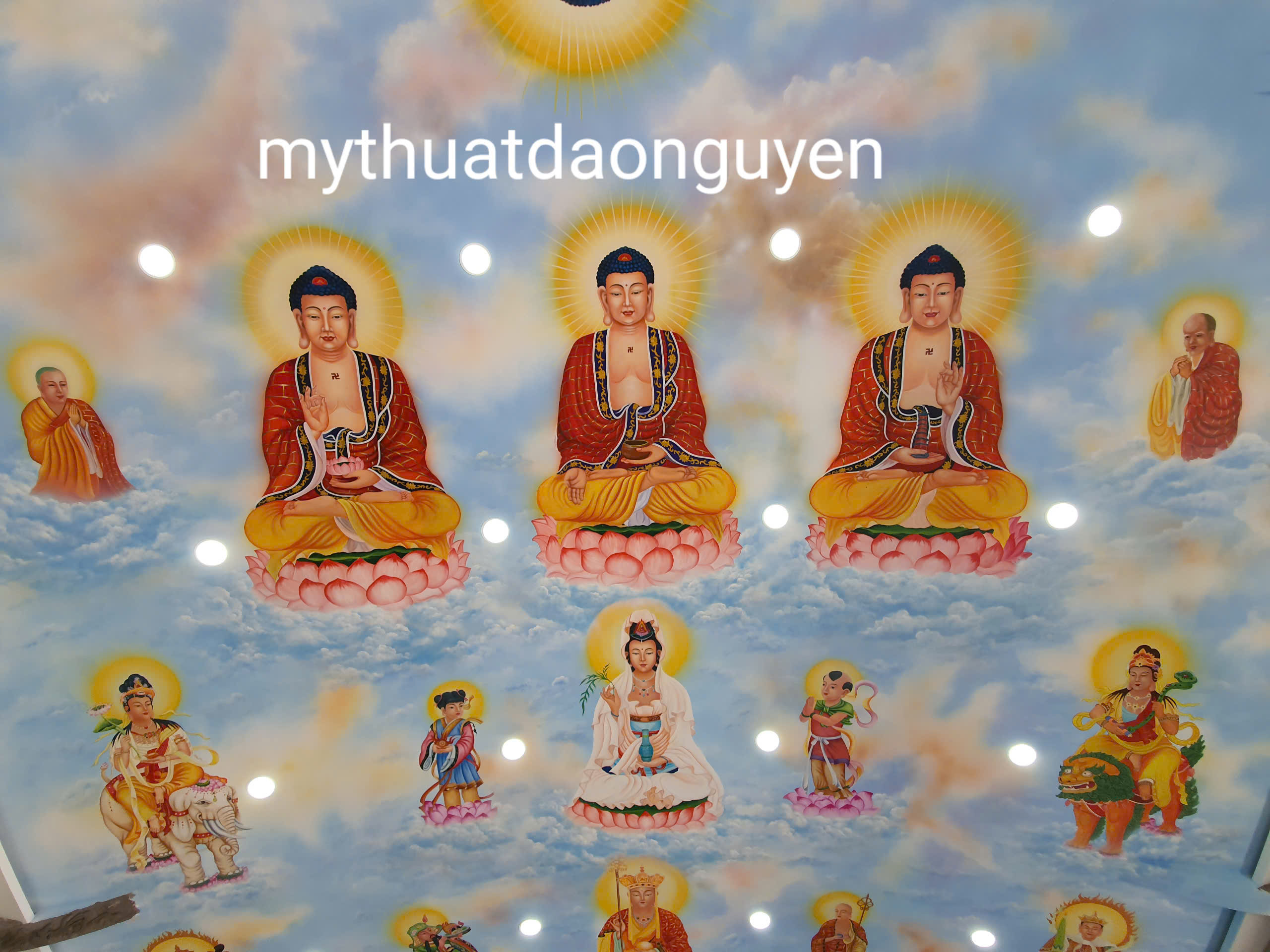 Vẽ tranh chánh điện