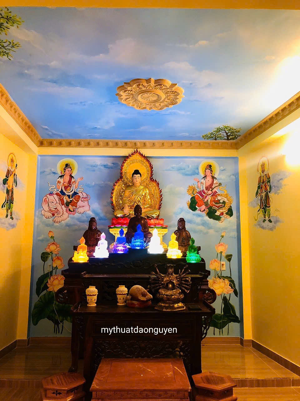 Vẽ tranh chánh điện