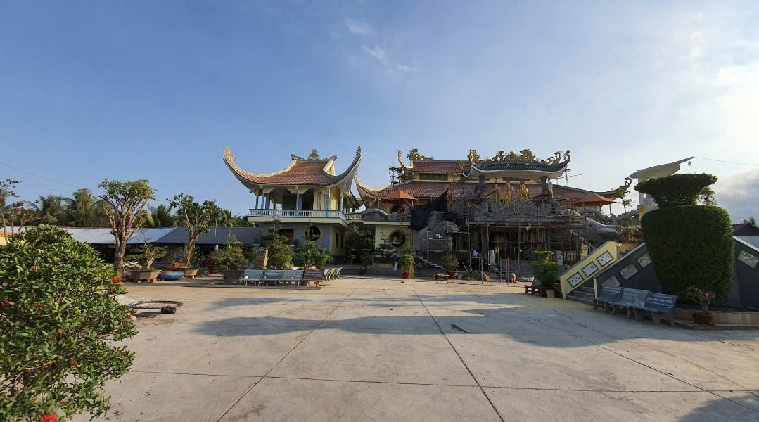 Hoa văn đình chùa bằng xi măng đắp nổi thủ công