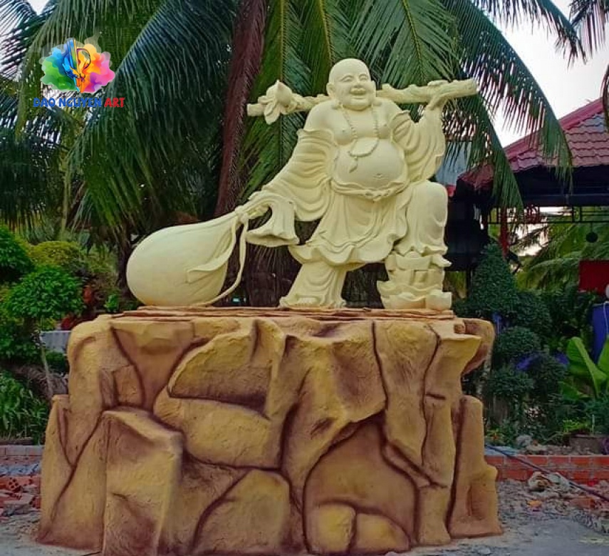 Tượng Di Lặc bằng xi măng tạo hình thủ công