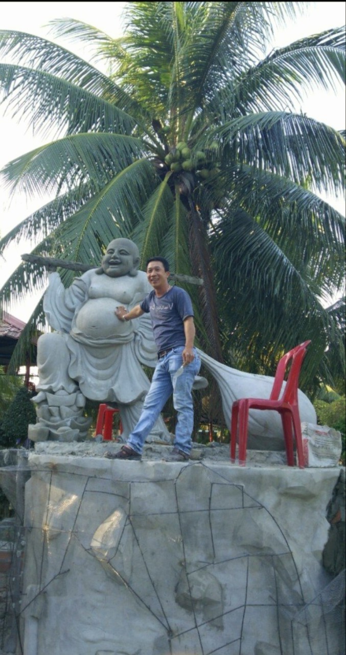 Tượng Di Lặc bằng xi măng tạo hình thủ công 
