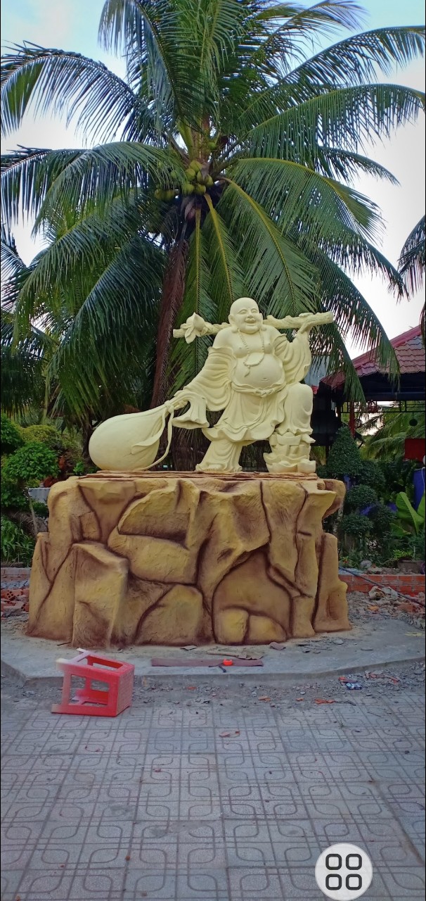Tượng Di Lặc bằng xi măng tạo hình thủ công 